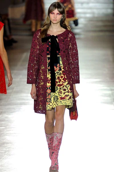 Look 18